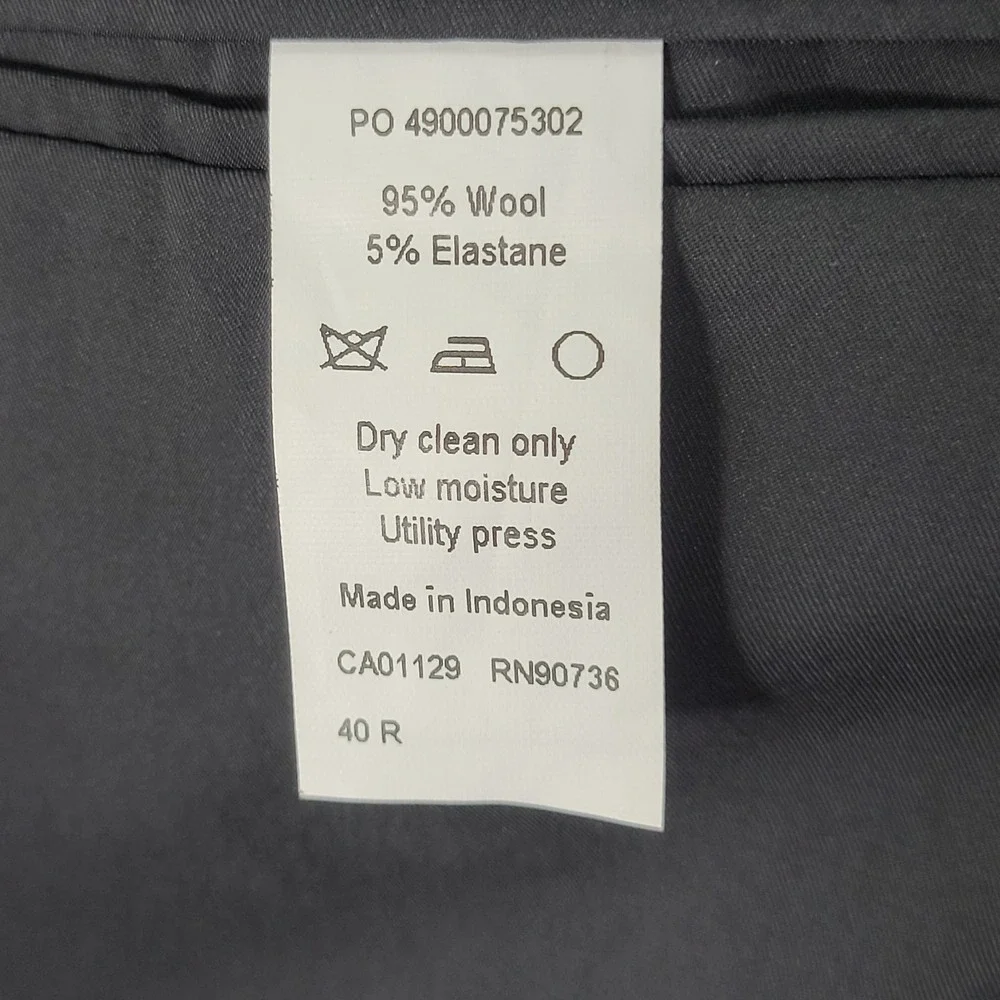 Calvin Klein Men's Sport Coat Blazer Two Button Black Wool Elastane Size 40R‎